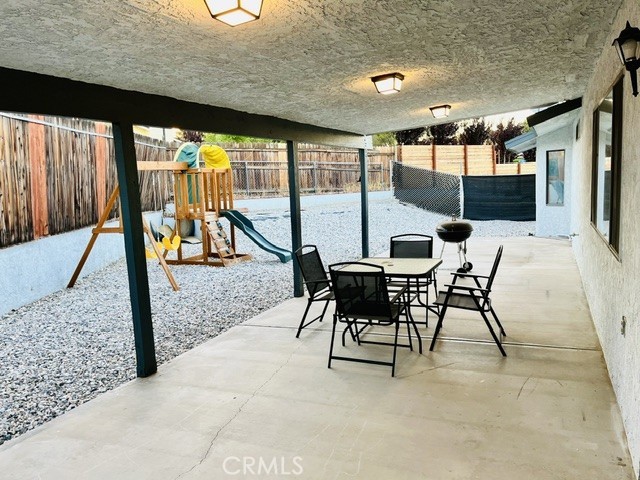 https://media.crmls.org/medias/7bed0cb1-cce5-422b-b32a-50dfa93b8bcb.jpg?preset=X-Large
