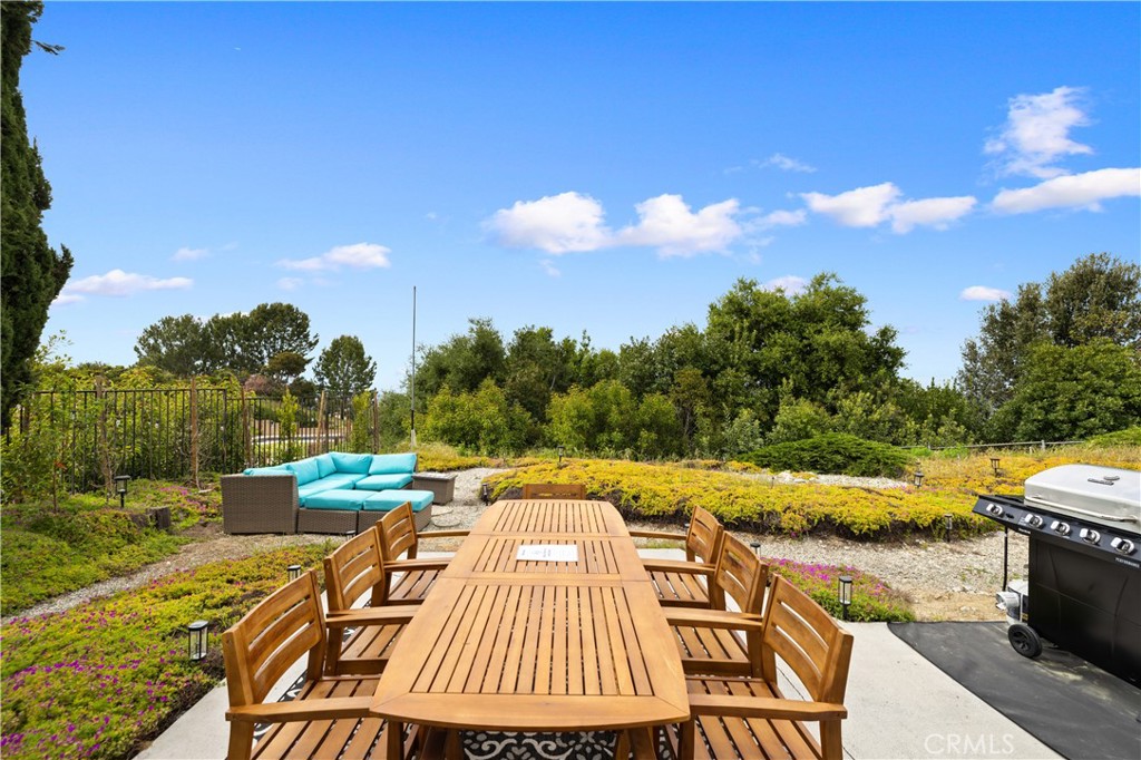https://media.crmls.org/medias/7bedad4c-ce4b-4feb-8129-1ca3e7e89a14.jpg?preset=X-Large