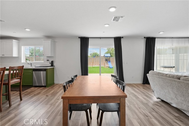 Detail Gallery Image 14 of 44 For 25467 Sedona Ln, Homeland,  CA 92548 - 5 Beds | 2/1 Baths