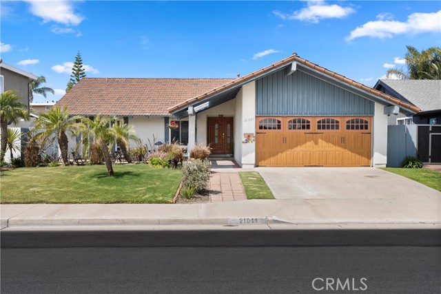 Detail Gallery Image 1 of 24 For 21041 Strathmoor Ln, Huntington Beach,  CA 92646 - 3 Beds | 2 Baths