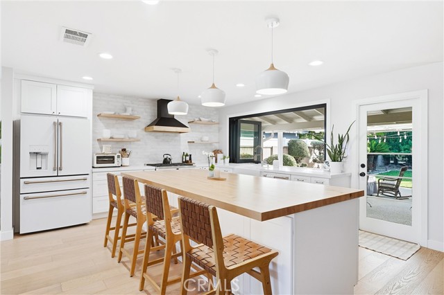 1124 E Maplewood Place, Orange CA: https://media.crmls.org/medias/7bef01f1-b86f-4026-ae93-4d2fc9b380f8.jpg