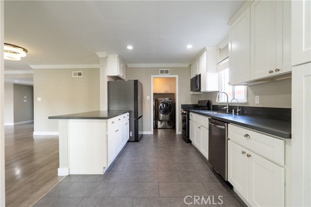 Detail Gallery Image 15 of 40 For 17200 Willard, Lake Balboa,  CA 91406 - 3 Beds | 2/1 Baths