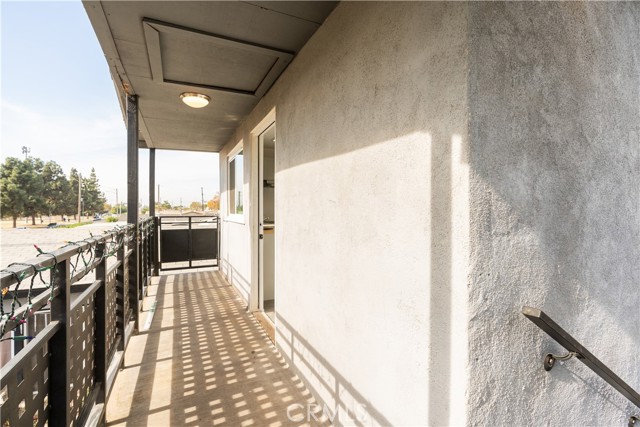 Detail Gallery Image 10 of 11 For 5503 N Roxburgh Ave, Azusa,  CA 91702 - 1 Beds | 1 Baths