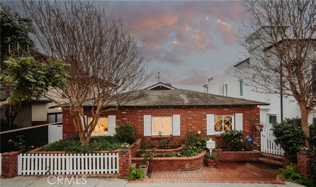 Detail Gallery Image 4 of 28 For 216 Poppy Ave, Corona Del Mar,  CA 92625 - 3 Beds | 2 Baths