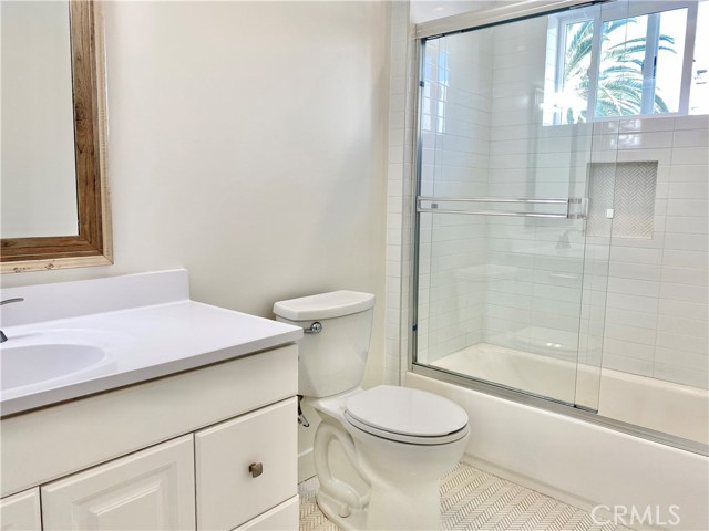 Detail Gallery Image 27 of 37 For 7327 Kester Ave #4,  Van Nuys,  CA 91405 - 4 Beds | 3/1 Baths