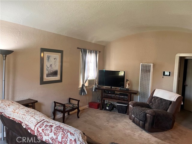 332 E South Street, Long Beach CA: https://media.crmls.org/medias/7befbc3c-39a7-45cd-8f79-f5df81bcf472.jpg