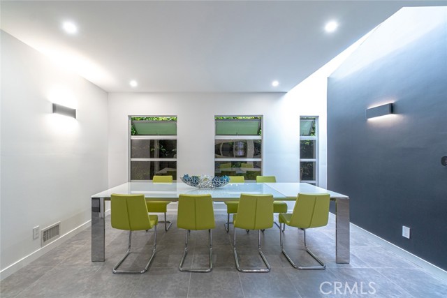 541 1st Street, Manhattan Beach, California 90266, 2 Bedrooms Bedrooms, ,2 BathroomsBathrooms,Residential,Sold,1st,SB23123581