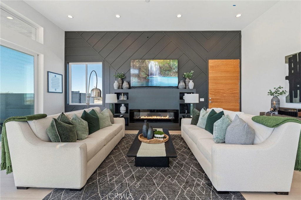 MLS #OC25274314 image #2