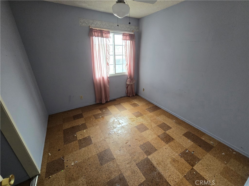 https://media.crmls.org/medias/7bf090bc-dbd0-4001-929d-6af796eced3a.jpg?preset=X-Large