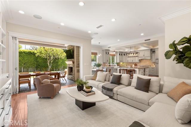 Detail Gallery Image 3 of 33 For 4330 Bellaire Ave, Studio City,  CA 91604 - 5 Beds | 4/1 Baths