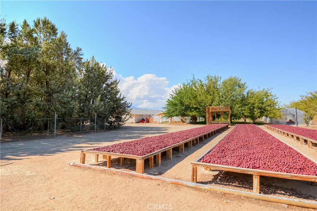 https://media.crmls.org/medias/7bf1d3d1-a935-4f27-85db-8839efb30ba8.jpg?preset=X-Large