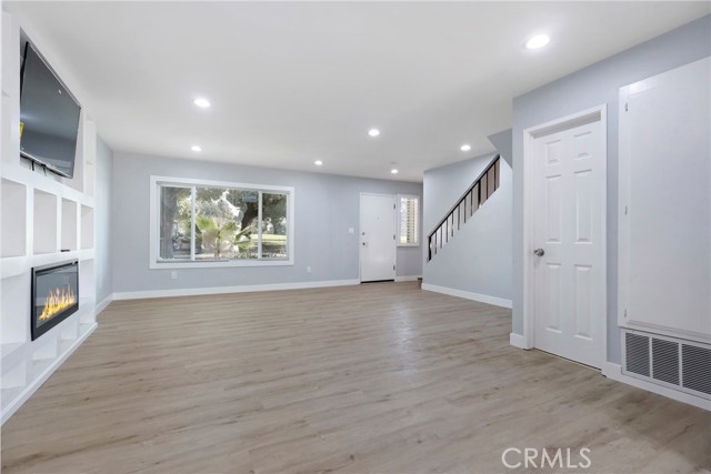 Detail Gallery Image 6 of 42 For 9652 Karmont, South Gate,  CA 90280 - 4 Beds | 2/1 Baths