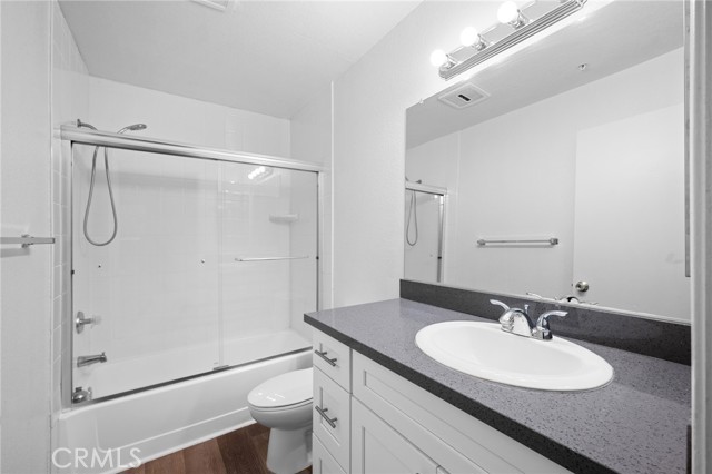 Detail Gallery Image 13 of 19 For 1323 E Broadway #104,  Glendale,  CA 91205 - 2 Beds | 2 Baths