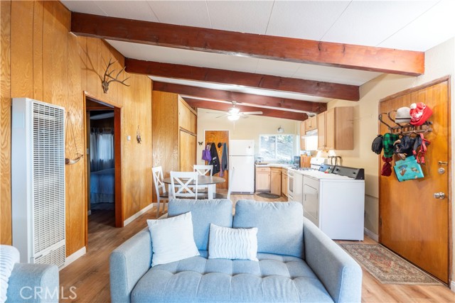 797 Chateau Drive, Crestline CA: https://media.crmls.org/medias/7bf49739-1a21-42b9-bd42-4a1330ec1ce0.jpg