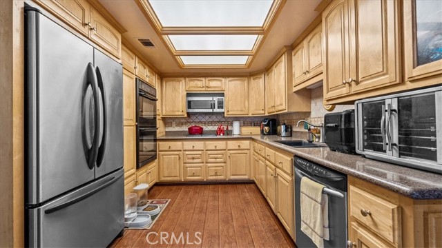 Detail Gallery Image 10 of 37 For 215 E Chestnut Ave #D,  Monrovia,  CA 91016 - 3 Beds | 3 Baths