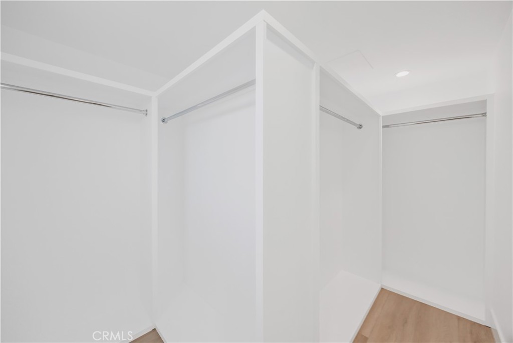 https://media.crmls.org/medias/7bf647dc-2d4d-486a-a99a-0ced015f85f8.jpg?preset=X-Large