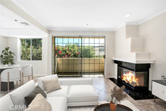 Detail Gallery Image 6 of 23 For 10824 Bloomfield St #108,  Toluca Lake,  CA 91602 - 2 Beds | 2 Baths