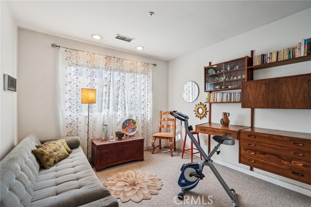 Detail Gallery Image 17 of 28 For 925 N Valley St, Burbank,  CA 91505 - 3 Beds | 2 Baths