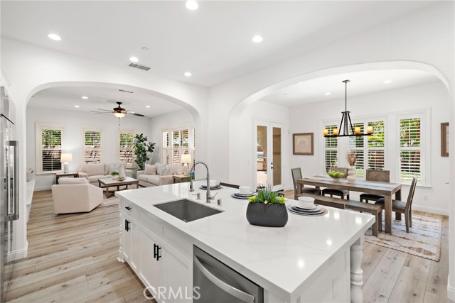 4 Dennis Lane, Ladera Ranch CA: https://media.crmls.org/medias/7bf73455-274e-4c5b-b036-3bc260ed1644.jpg