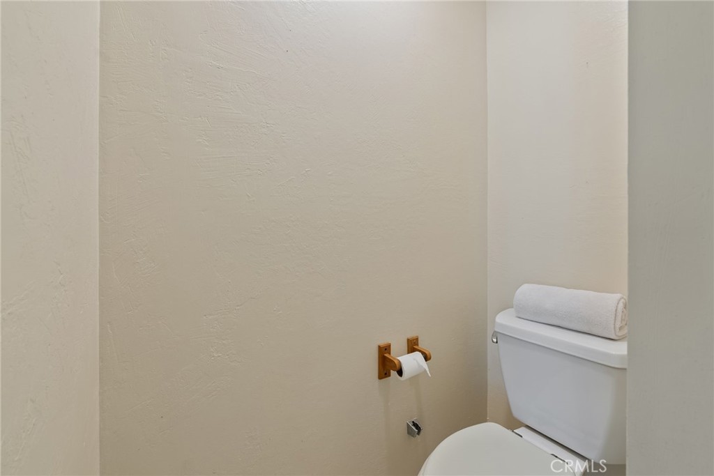 https://media.crmls.org/medias/7bf77384-9507-46e8-8f23-d2fde7cc4460.jpg?preset=X-Large