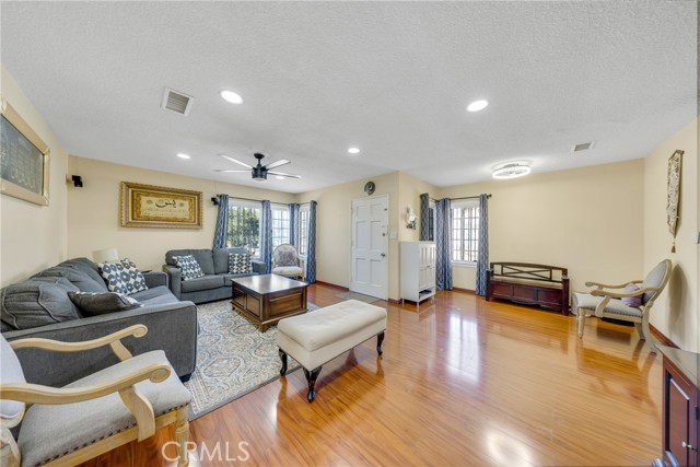 Detail Gallery Image 2 of 39 For 4132 Lynd, Arcadia,  CA 91006 - 5 Beds | 3/1 Baths