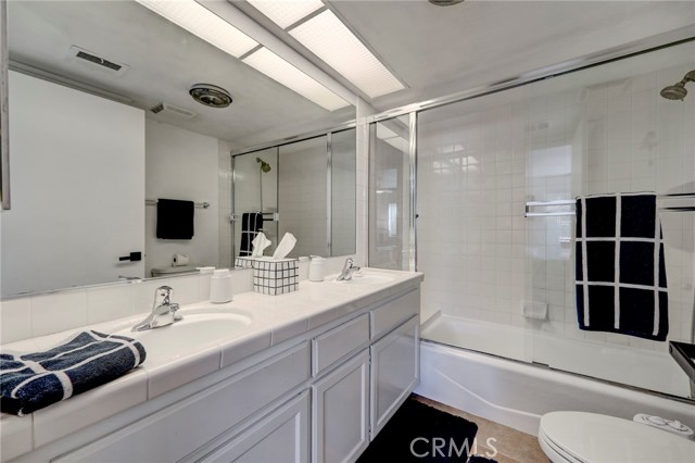 4249 LONGRIDGE Avenue, Studio City CA: https://media.crmls.org/medias/7bf79a08-e9a5-4585-979c-37d0bfc0cee0.jpg