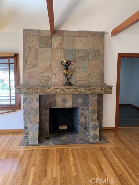 Detail Gallery Image 10 of 44 For 1718 Cleveland Rd, Glendale,  CA 91202 - 3 Beds | 3 Baths