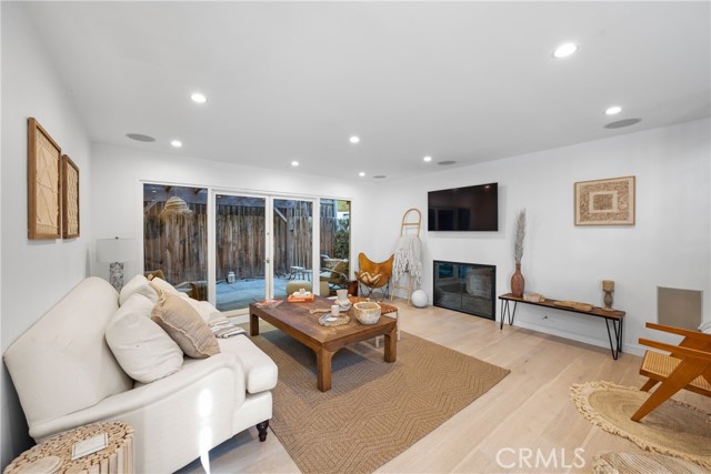 Detail Gallery Image 10 of 36 For 4444 Canoga Ave, Woodland Hills,  CA 91364 - 4 Beds | 4 Baths