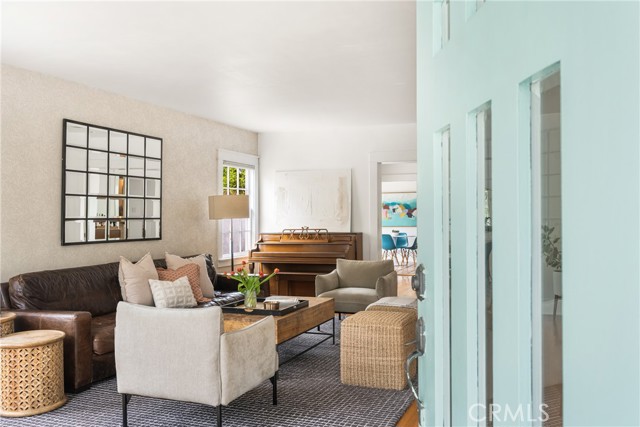 661 Grand Avenue, Long Beach CA: https://media.crmls.org/medias/7bf89ecc-c914-405b-9f37-d170f25fe20b.jpg