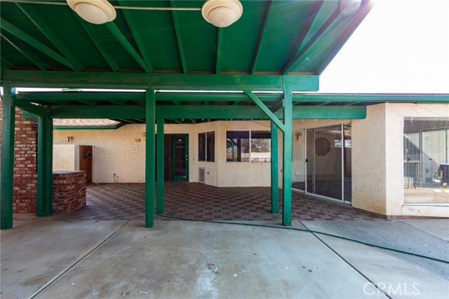 10731 Anaconda Avenue, Oak Hills CA: https://media.crmls.org/medias/7bfb6859-71ea-4f24-af30-9308346e63c6.jpg