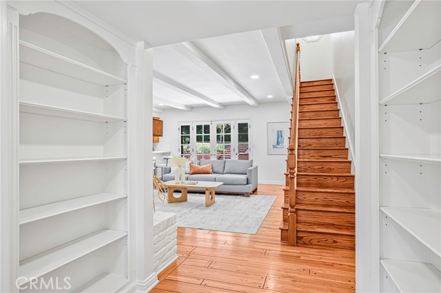 3975 Van Noord Avenue, Studio City CA: https://media.crmls.org/medias/7bfbf3e7-303f-4e39-9f97-aa19b90f58ad.jpg