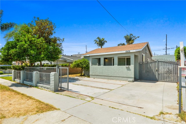 13439 Roselle Avenue, Hawthorne CA: https://media.crmls.org/medias/7bfcc12b-ee51-42e9-be1f-a31ea2f2d99a.jpg