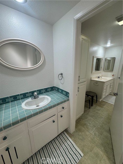 Dual vanities