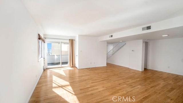 Detail Gallery Image 5 of 29 For 218 15th Street #C,  Manhattan Beach,  CA 90266 - 3 Beds | 2/1 Baths