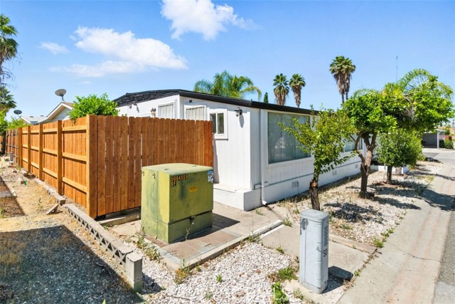 900 Santa Clara Circle, Hemet CA: https://media.crmls.org/medias/7bfdbfc4-d0f5-42b7-a234-367e9fb1c843.jpg