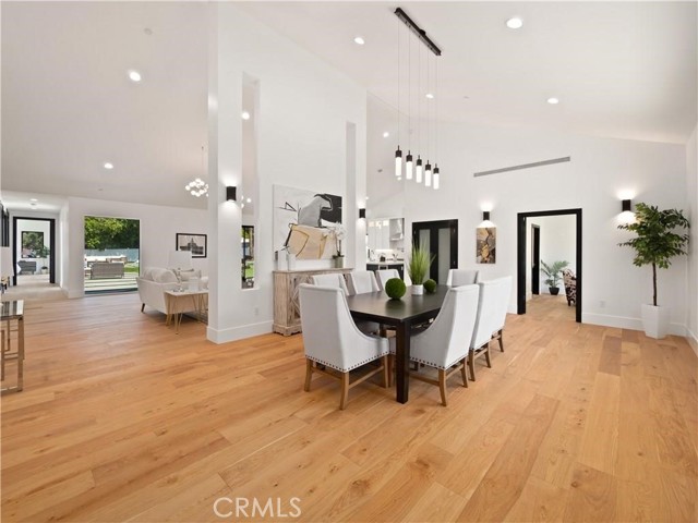 5702 Lubao Avenue, Woodland Hills CA: https://media.crmls.org/medias/7bfe5b14-66de-451e-83a3-52214dc5d753.jpg