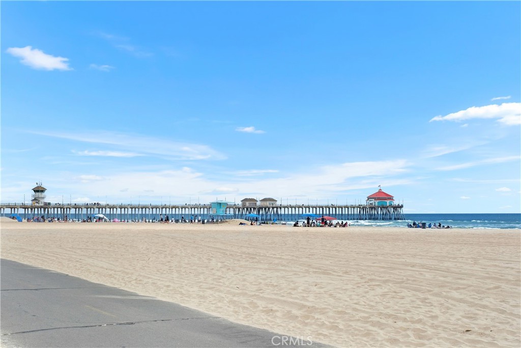 https://media.crmls.org/medias/7bff2a56-900a-49e8-8ddb-01e538a34576.jpg?preset=X-Large