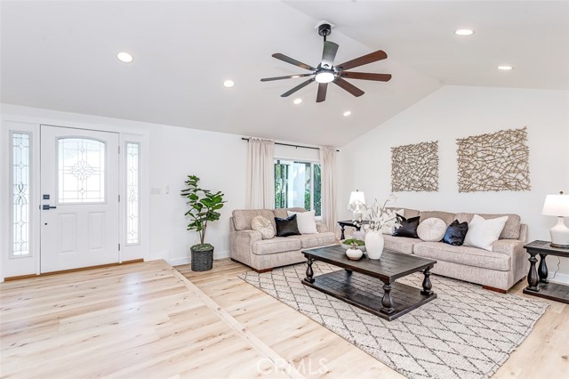 Detail Gallery Image 9 of 65 For 1350 S Ashington Ln, Anaheim,  CA 92804 - 4 Beds | 3 Baths