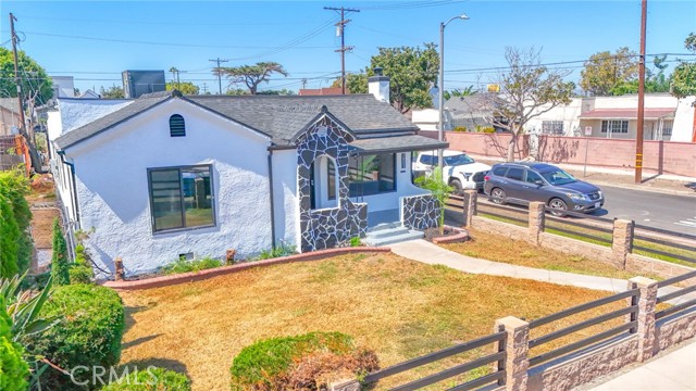 Detail Gallery Image 6 of 47 For 7803 S Harvard, Los Angeles,  CA 90047 - 3 Beds | 2 Baths