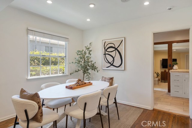 406 University Avenue, Burbank CA: https://media.crmls.org/medias/7bfff7e6-dfe3-4e3f-921d-dc8e9b36db3d.jpg