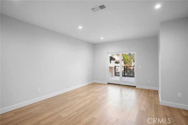 Detail Gallery Image 10 of 38 For 357 Harvey Dr #102,  Glendale,  CA 91206 - 3 Beds | 2/1 Baths