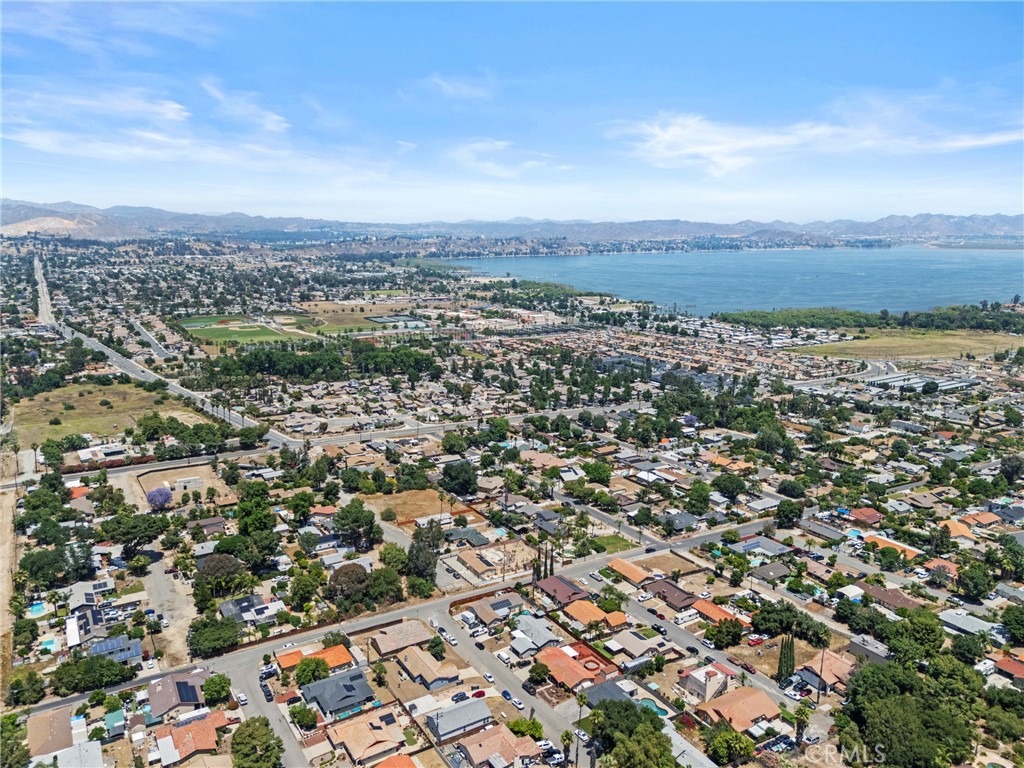 https://media.crmls.org/medias/7c003e47-c124-4c68-821d-bef70a4f27f5.jpg?preset=X-Large