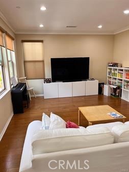 Detail Gallery Image 3 of 6 For 105 Gemstone, Irvine,  CA 92620 - 3 Beds | 2/1 Baths