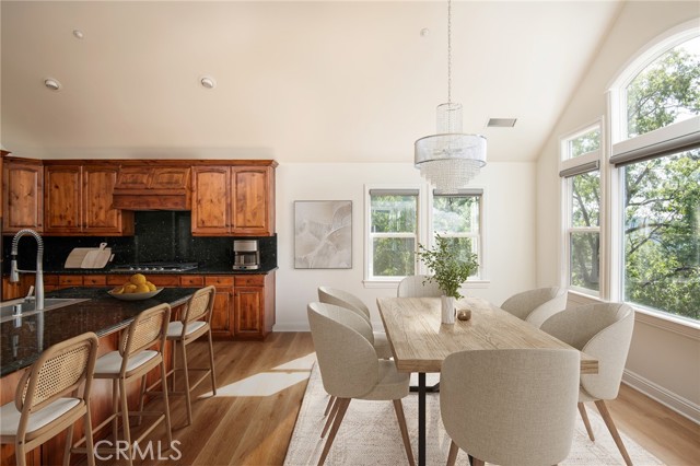 Detail Gallery Image 5 of 25 For 1477 Sequoia Dr, Lake Arrowhead,  CA 92352 - 4 Beds | 2/1 Baths