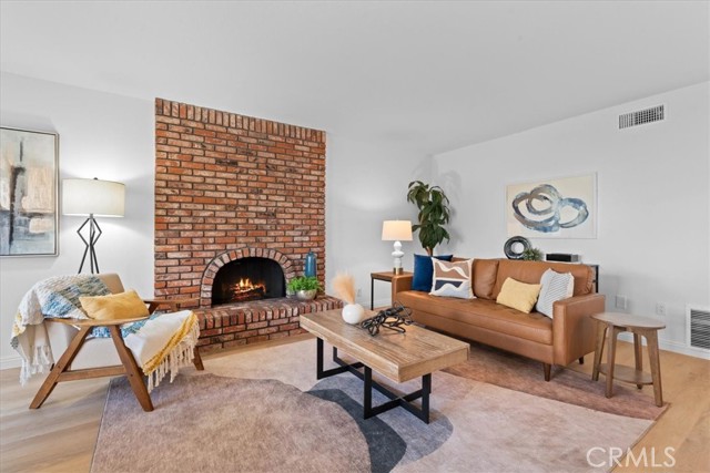 Detail Gallery Image 8 of 34 For 12325 Glynn, Downey,  CA 90242 - 4 Beds | 2/1 Baths