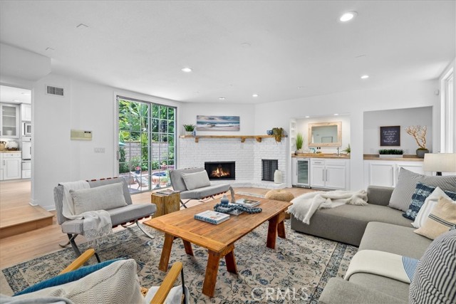 2209 Valley Drive, Manhattan Beach, California 90266, 4 Bedrooms Bedrooms, ,2 BathroomsBathrooms,Residential,Sold,Valley,SB22159548