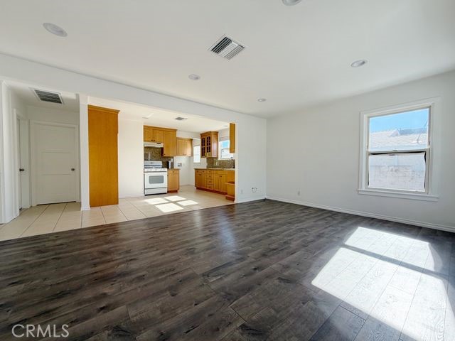 Detail Gallery Image 6 of 8 For 10404 Jardine Ave, Sunland,  CA 91040 - 2 Beds | 1 Baths