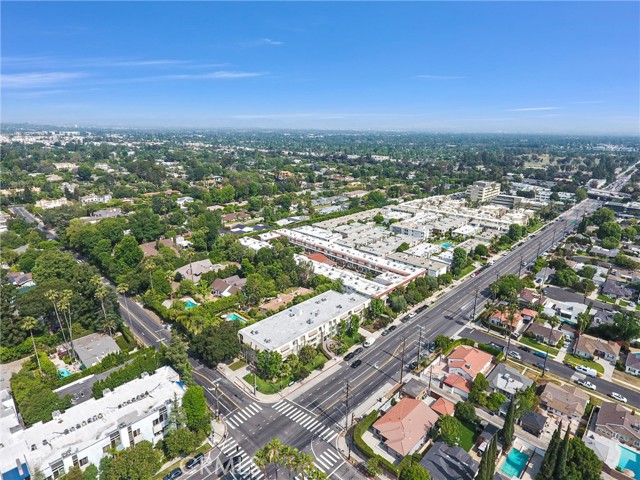 5215 Balboa Boulevard, Encino CA: https://media.crmls.org/medias/7c042142-171a-4107-91ae-376b826dfc42.jpg