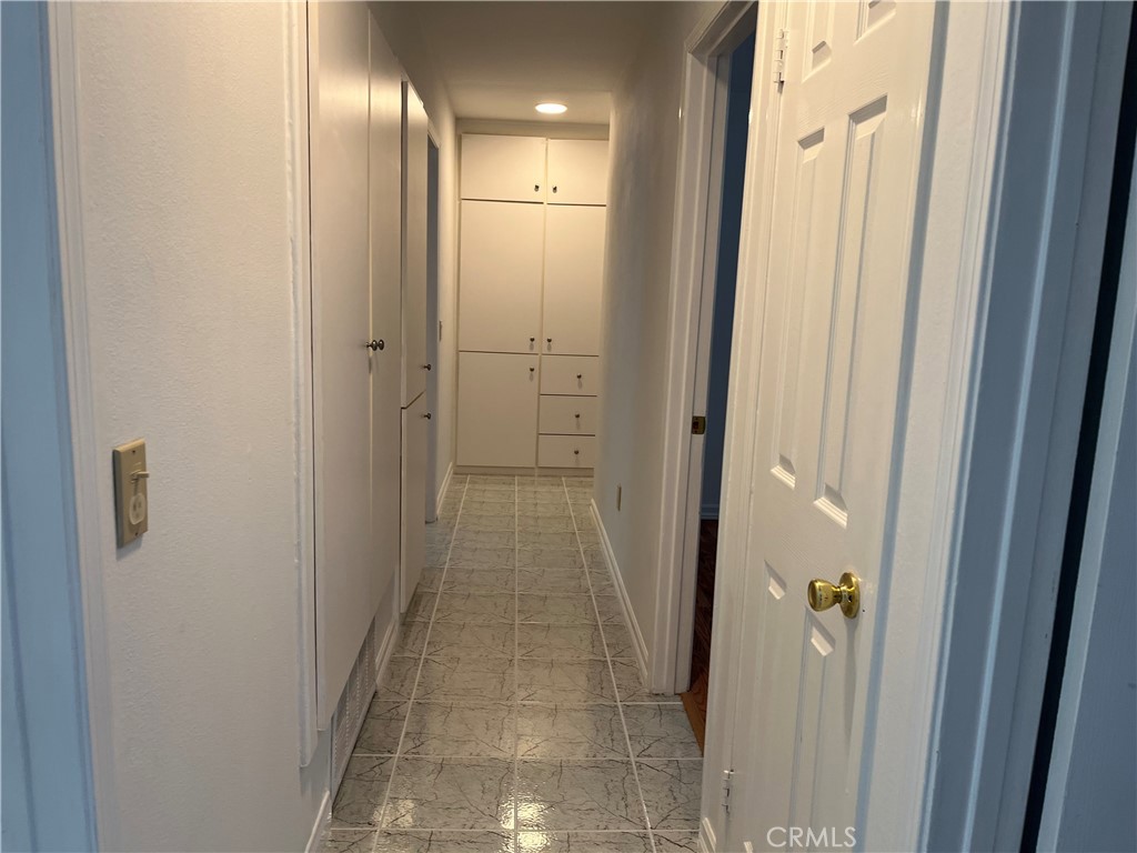 https://media.crmls.org/medias/7c0458bb-98be-4d51-a0ca-5b183b5465e6.jpg?preset=X-Large