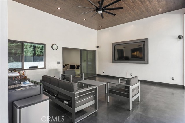 Detail Gallery Image 35 of 40 For 2240 N Parish, Burbank,  CA 91504 - 4 Beds | 2 Baths